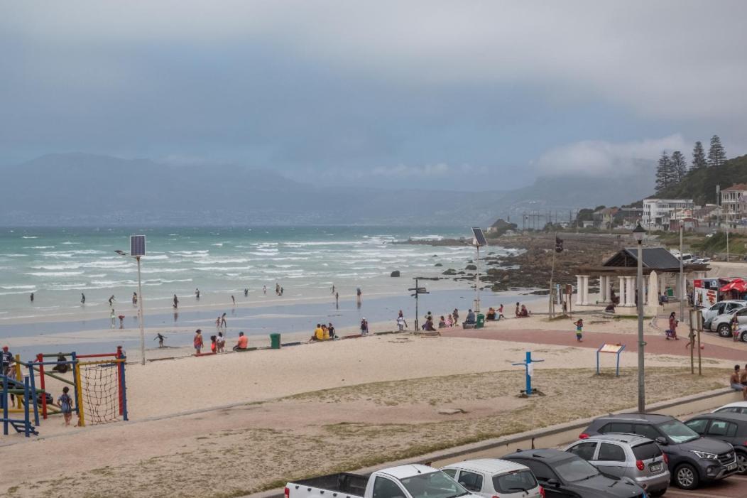 At The Beach - Muizenberg Kaapstad Buitenkant foto